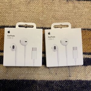 apple earpods usb c genuine New In Bow Factory Sealed Bundle 2